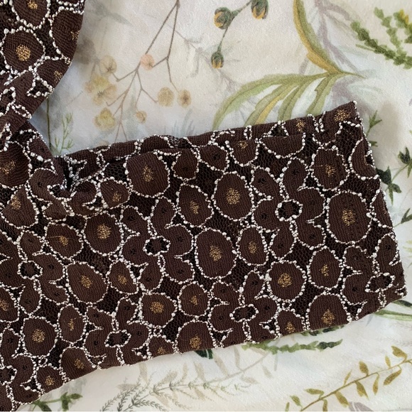 Brown Flower Mesh Scoop Neck Fitted Top - Picture 4 of 7